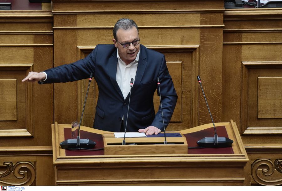 Βουλή – Φάμελλος: Για τα συμφέροντα λίγων κολλητών σας ποδοπατάτε τα όνειρα των νέων και το Σύνταγμα