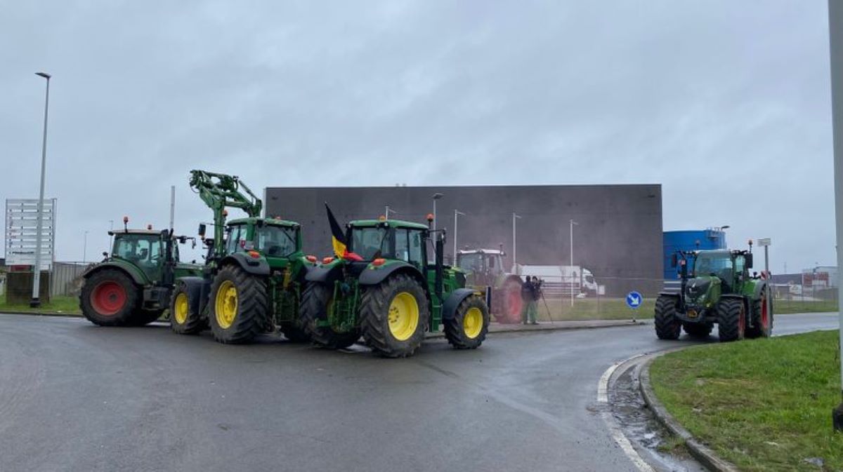 Βέλγιο: Αποκλεισμένο από τρακτέρ το αεροδρόμιο της Λιέγης – Τι ζητούν οι αγρότες