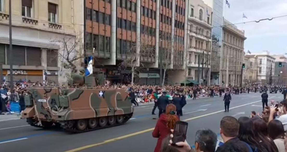 25η Μαρτίου: 8 προσαγωγές στην παρέλαση – Μπήκαν με Παλαιστινιακές σημαίες μπροστά στα άρματα