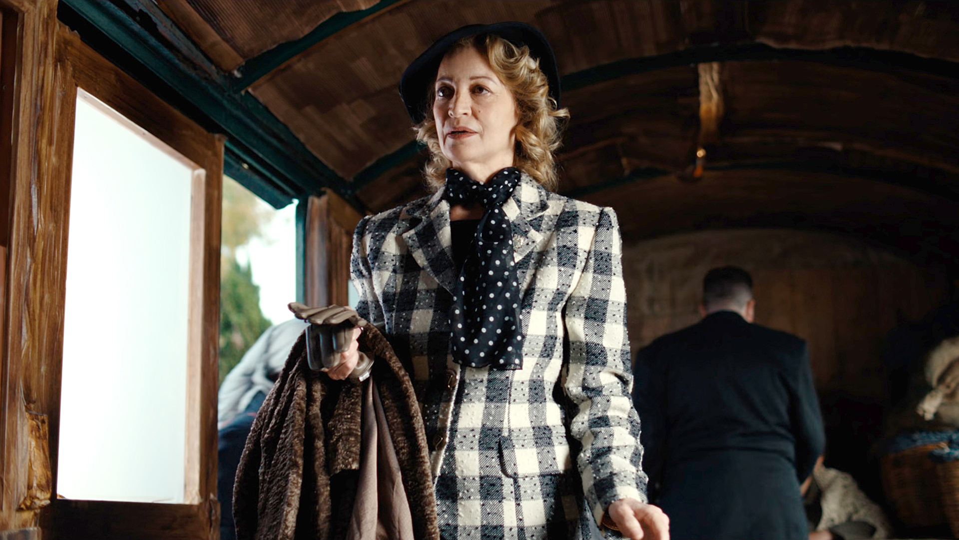 Ψυχοκόρες: Ποια είναι η μυστηριώδης κυρία Βικτώρια; – Ο ρόλος της στη ζωή των τεσσάρων αδερφών Πολύζου είναι καθοριστικός