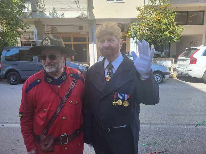 Σε καρναβαλικούς ρυθμούς η Πάτρα: Οι «Στρατηγοί» και η «Νυχτερινή Ποδαράτη» – Ραντεβού στη μεγάλη παρέλαση την Κυριακή