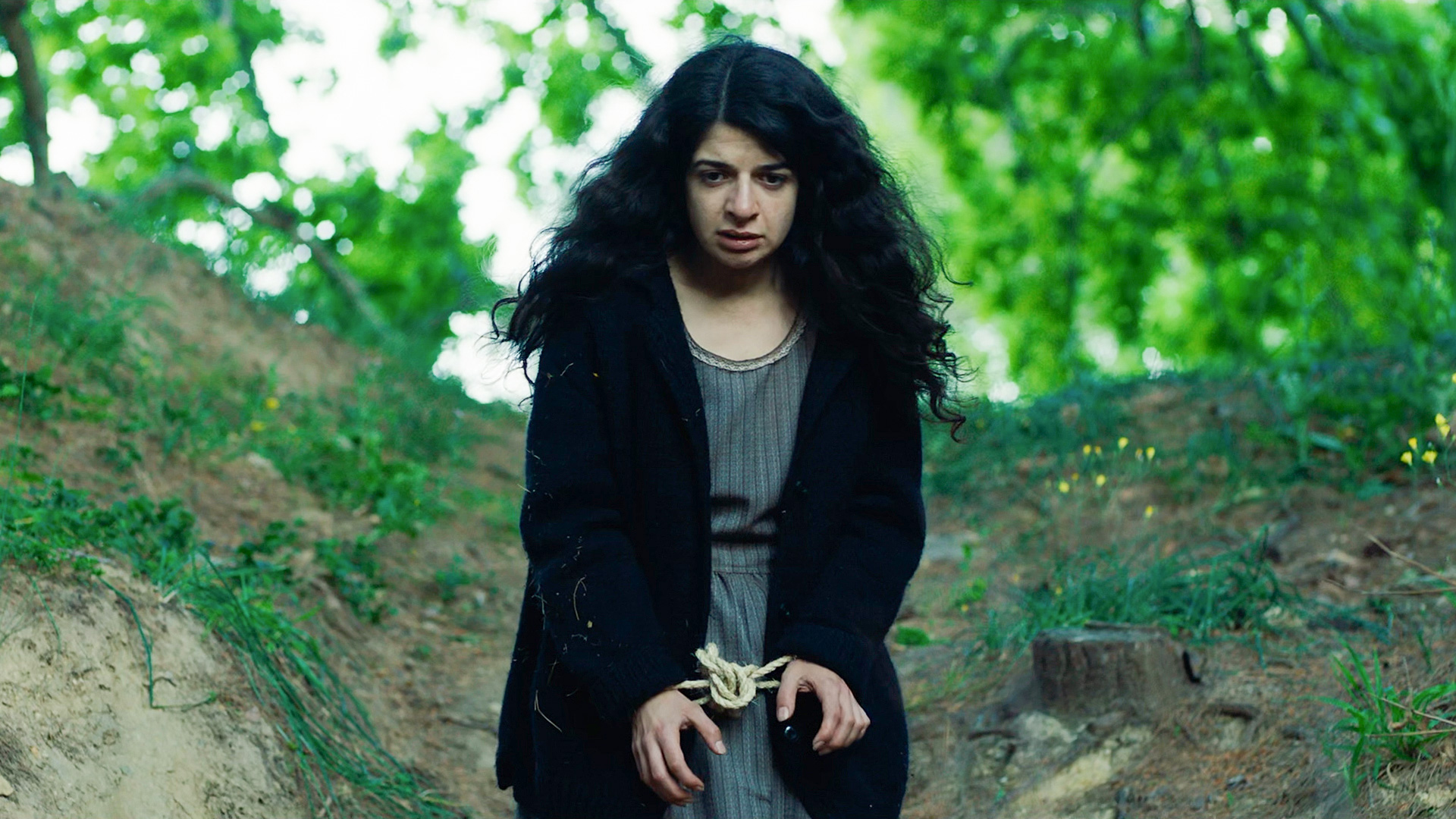 Ψυχοκόρες: Ο Θωμάς εντοπίζει τη Φρόσω και την παίρνει μαζί του με το ζόρι για να επιστρέψουν στο σπίτι του Νάτση