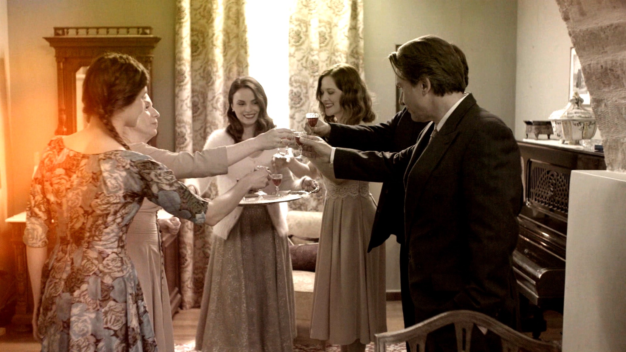 Το προξενιό της Ιουλίας: Οι εξελίξεις κόβουν την ανάσα – Ο Γιώργος Νταλάρας ερμηνεύει νέο τραγούδι