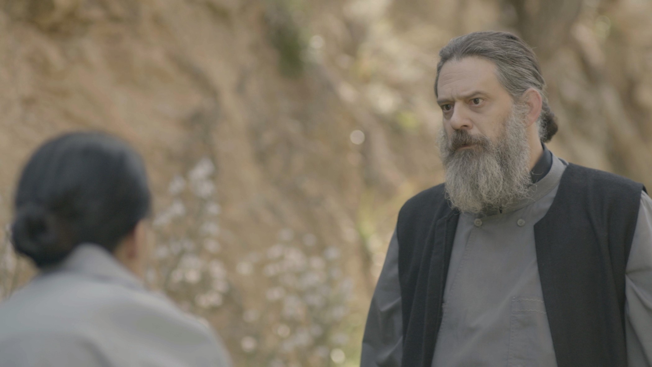 Το προξενιό της Ιουλίας: Η Στεφανία πηγαίνει στο μοναστήρι να δει τον Επιφάνειο και πέφτει πάνω στον Ανέστη