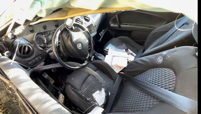 Αμφιλοχία: Βίντεο ντοκουμέντο από σοβαρό τροχαίο – Αυτοκίνητο εξετράπη της πορείας του και παρέσυρε πινακίδες και κολώνες φωτισμού