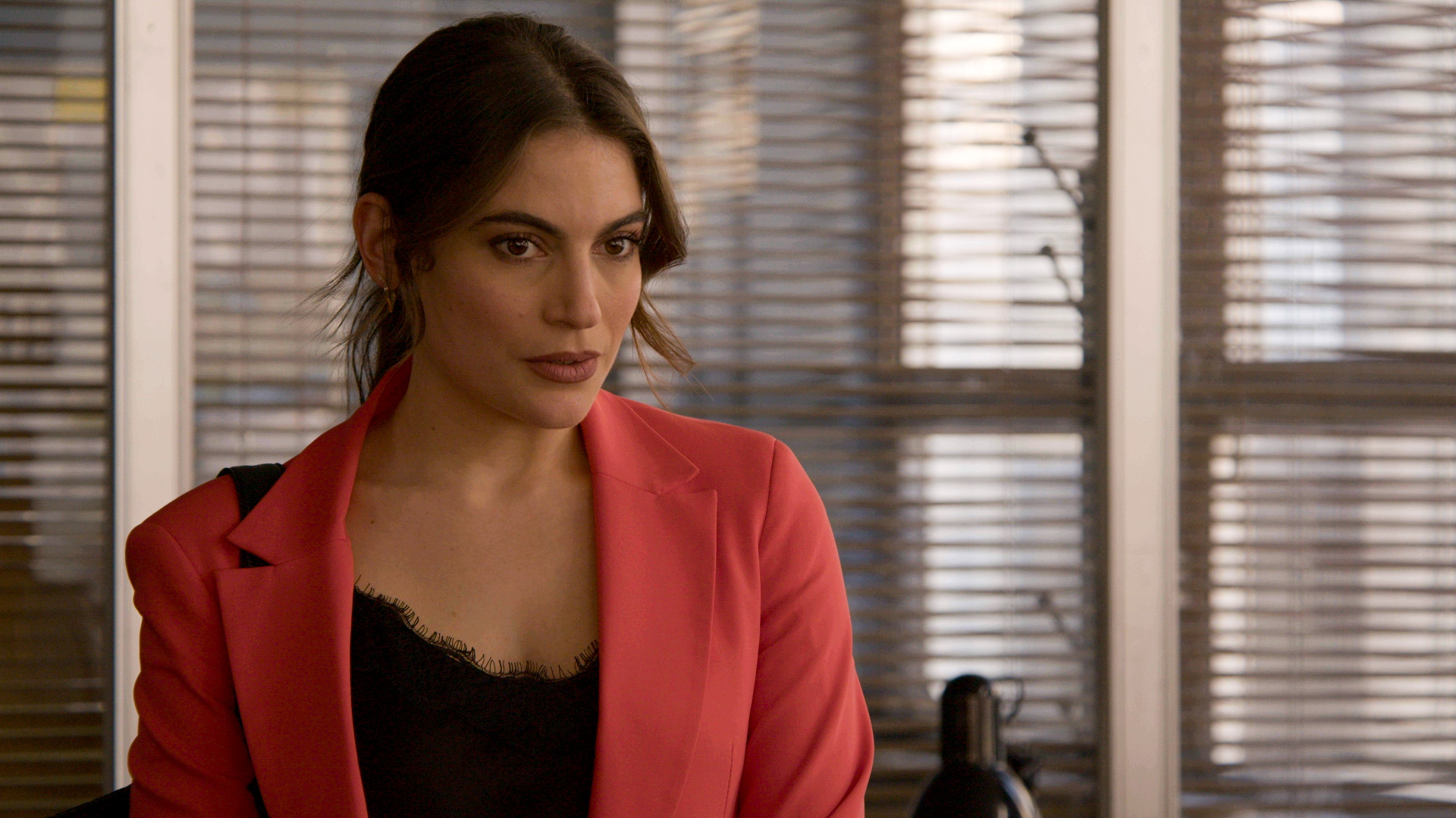 Παγιδευμένοι: Η Άννα θα πρέπει να βρει τρόπο να μην συγκρουστεί με τον Δημήτρη