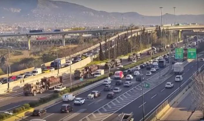 Τα άρματα βγήκαν στον Κηφισό