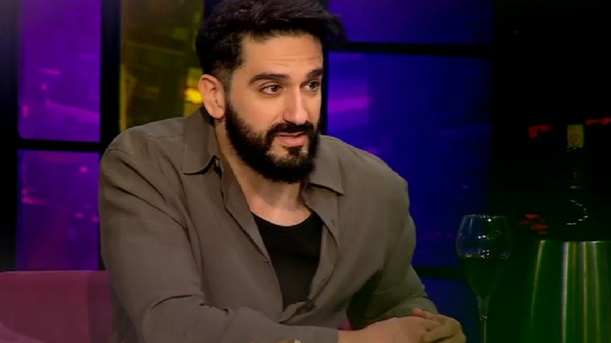 Διονύσης Ατζαράκης: «Δεν έχω αυτοσκοπό τον γάμο, πρέπει να βγει λίγο οργανικά» – Τι είπε για Χάρις Αλεξίου και Κασσελάκη