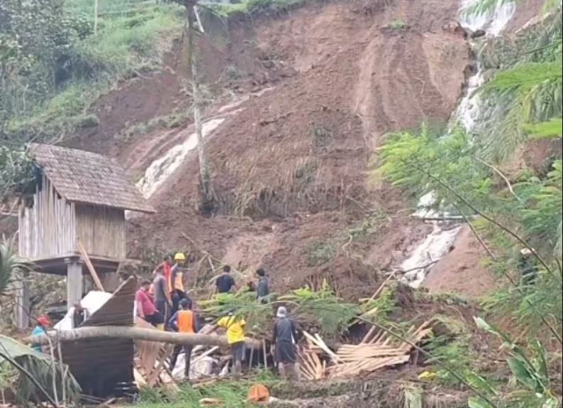 Οι εξωτικές διακοπές στο Μπαλί έγιναν εφιάλτης: Δύο τουρίστες νεκροί έπειτα από κατολίσθηση