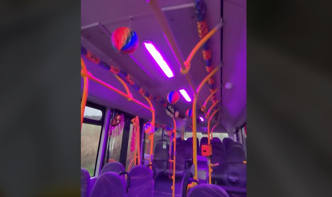 Θεσσαλονίκη: Λεωφορείο σε καρναβαλικούς ρυθμούς