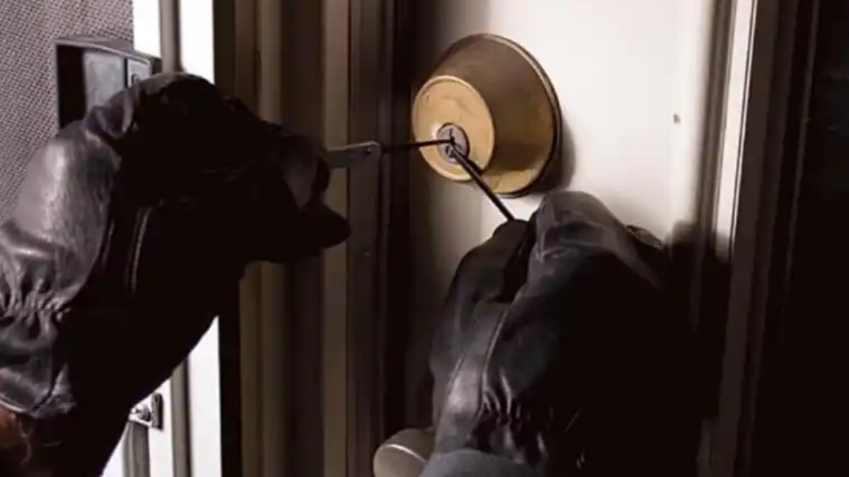 Εύβοια: Διαρρήξεις σε σπίτια στη Χαλκίδα – Έπεσε θύμα και αστυνομικός