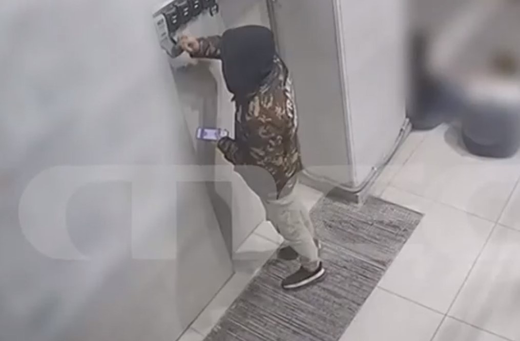 Θεσσαλονίκη: Βίντεο ντοκουμέντο από διάρρηξη σε Airbnb – Η νέα «πατέντα» διαρρηκτών για να κλέβουν τα κλειδιά