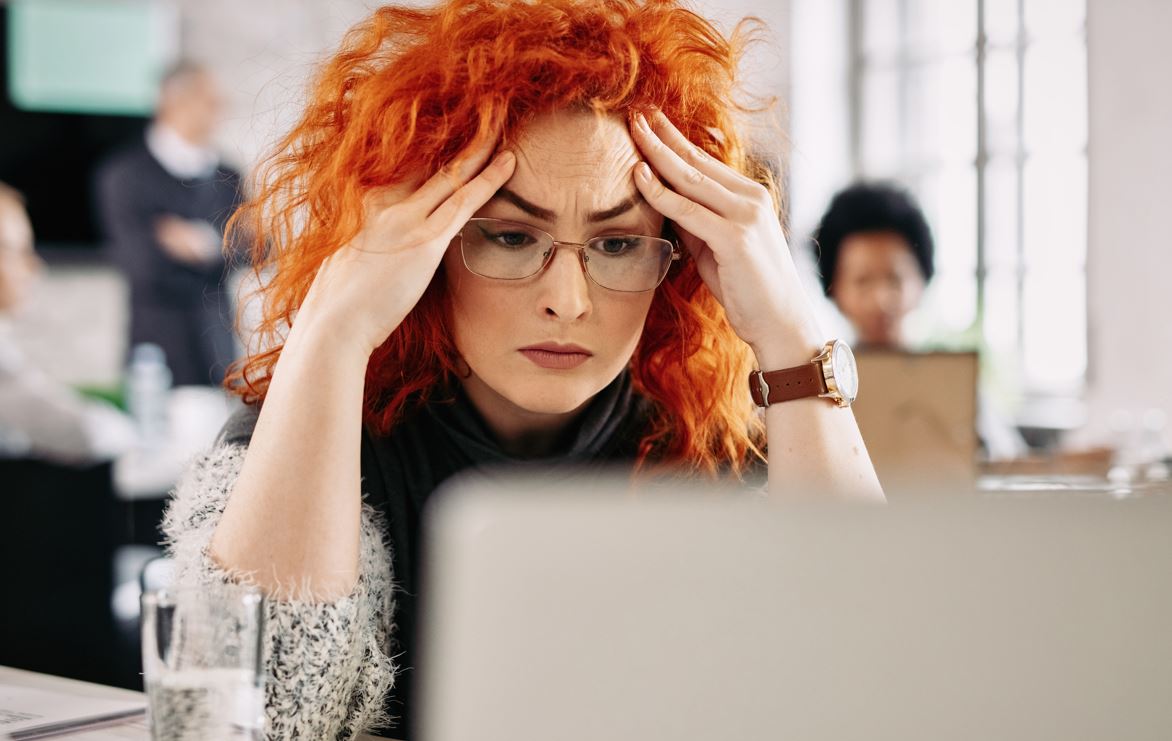Οι 9 διακριτικές συμπεριφορές των ανθρώπων που είναι δυστυχισμένοι με την δουλειά τους