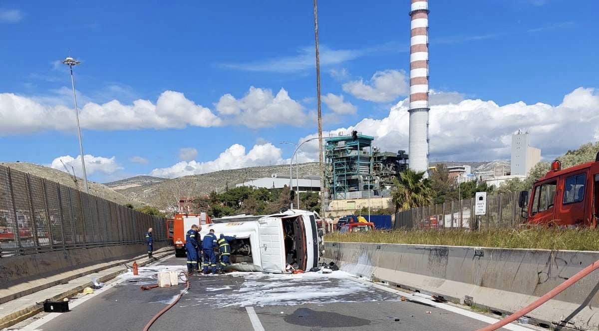 Ανετράπη βυτιοφόρο στην Περιφερειακή Δραπετσώνας – Διακόπηκε η κυκλοφορία και στα δύο ρεύματα
