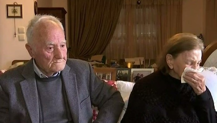 Συγκίνηση στην Πάτρα: Γονείς δώρισαν ασθενοφόρο στη μνήμη του μονάκριβου γιου τους – «Πιστεύω ότι θα χαίρεται το παιδί…»