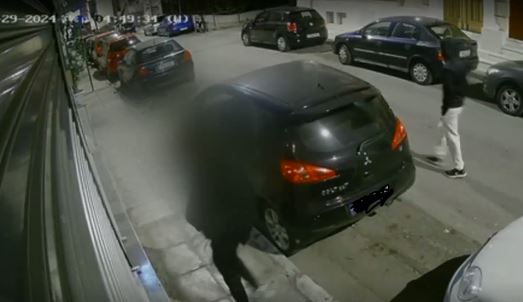 Εξάρχεια: Την απειλούσαν με μαχαίρι και προσπάθησαν να την βιάσουν δύο φορές – Οι στιγμές τρόμου της 36χρονης μέσα στο σπίτι της