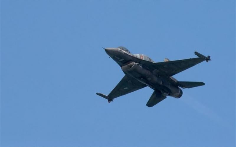 Συντριβή F-16: «Οι ρουκέτες στο κάθισμα εκτόξευσαν τον πιλότο προς τα πάνω με 20 G» – Βίντεο με σκάφος που έσπευσε για την διάσωση
