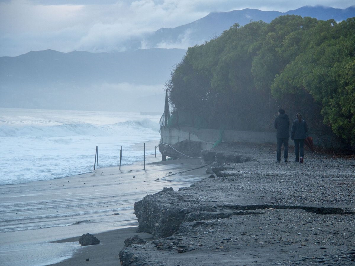 Ισπανία: Δύο νεκροί από την κακοκαιρία – Παρασύρθηκαν από τα κύματα