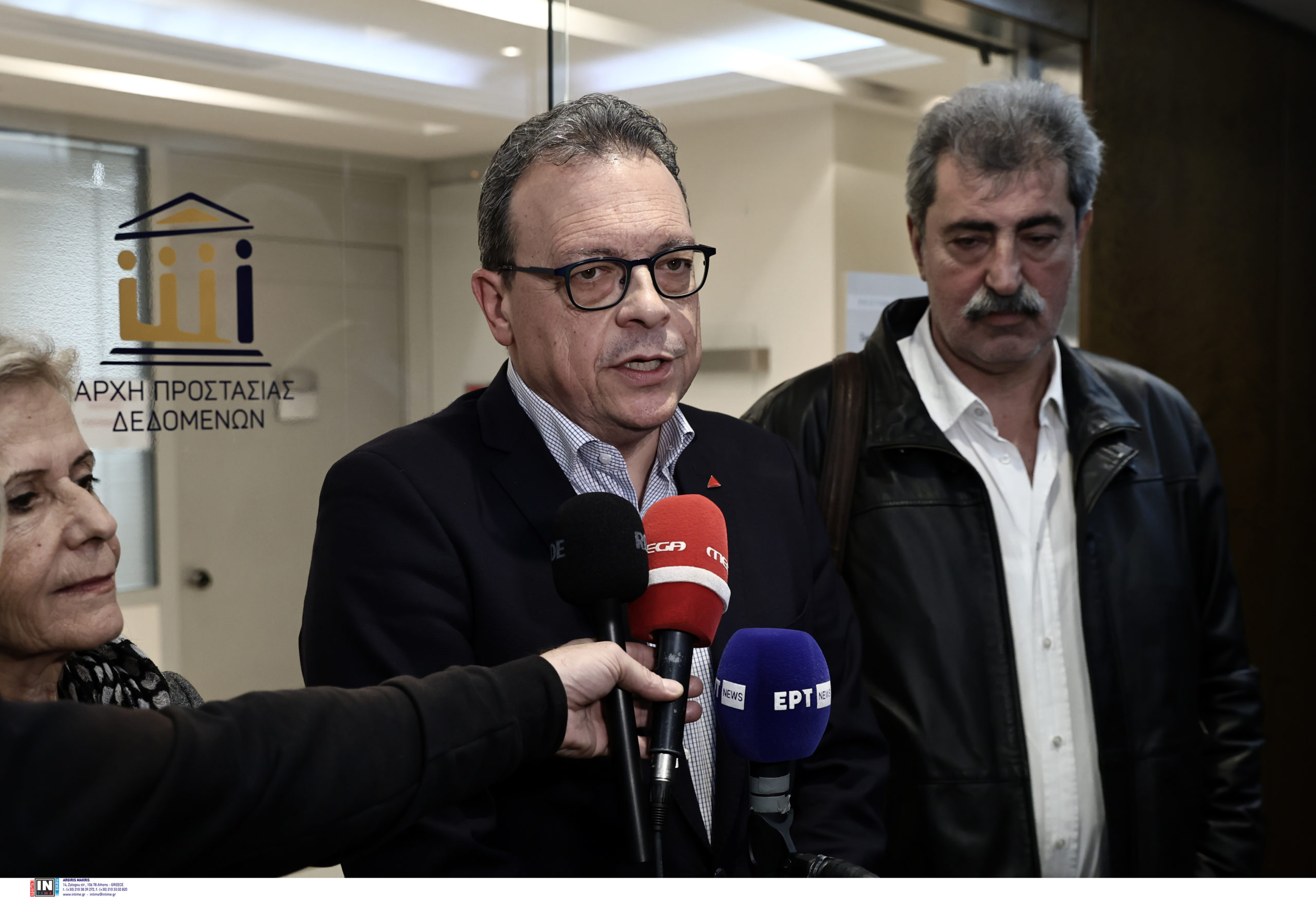 Σωκράτης Φάμελλος: Η πρώτη του μέρα στο γραφείο προέδρου του ΣΥΡΙΖΑ, η συνοδεία Παππά και το Bella Ciao – ΒΙΝΤΕΟ