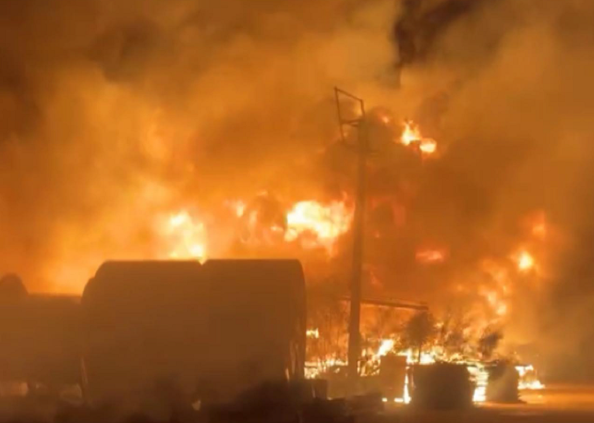 Μεγάλη φωτιά σε αποθήκες νότια της πρωτεύουσας της Λιβύης