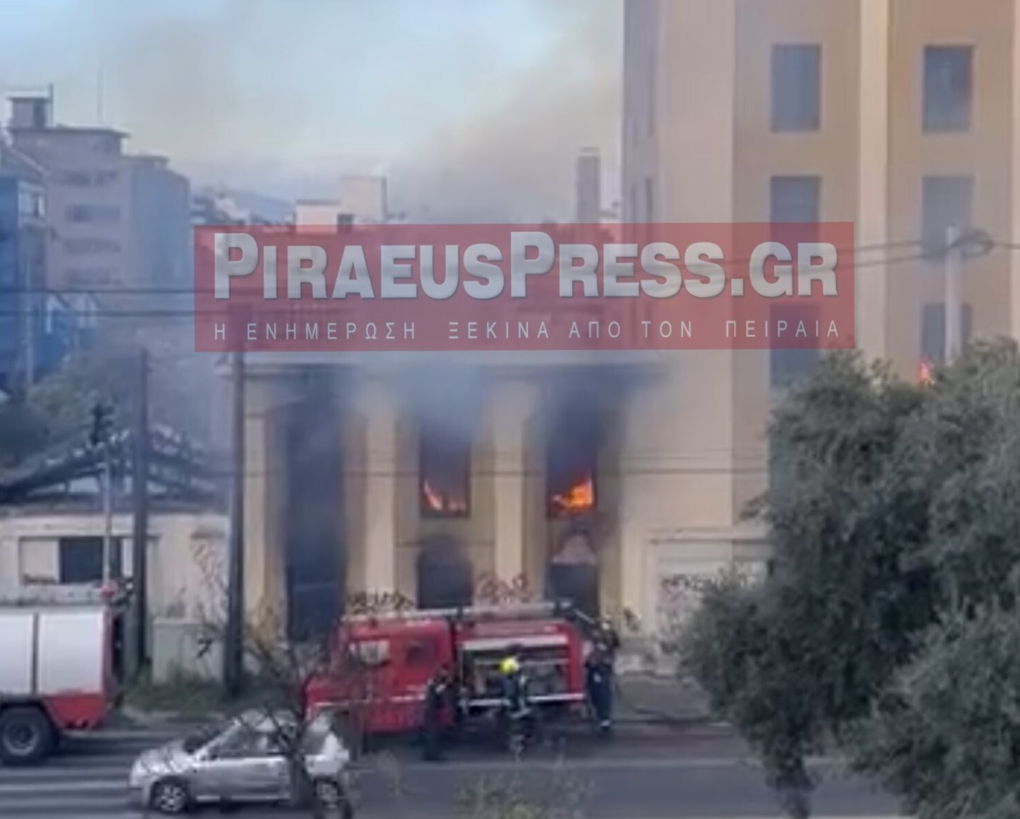 Φωτιά σε εγκαταλελειμμένο κτίριο στον Πειραιά