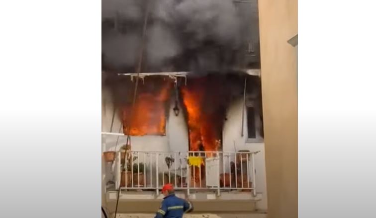 Σύρος: Συναγερμός για φωτιά σε διαμέρισμα στο κέντρο της Ερμούπολης – Κινδύνευσε ηλικιωμένη