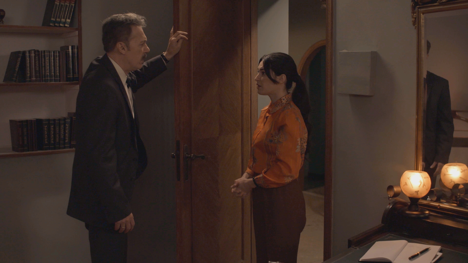 “Ο Παράδεισος των κυριών” – Ο Χριστόφορος μαθαίνει από την Στέλλα για τις σφαίρες