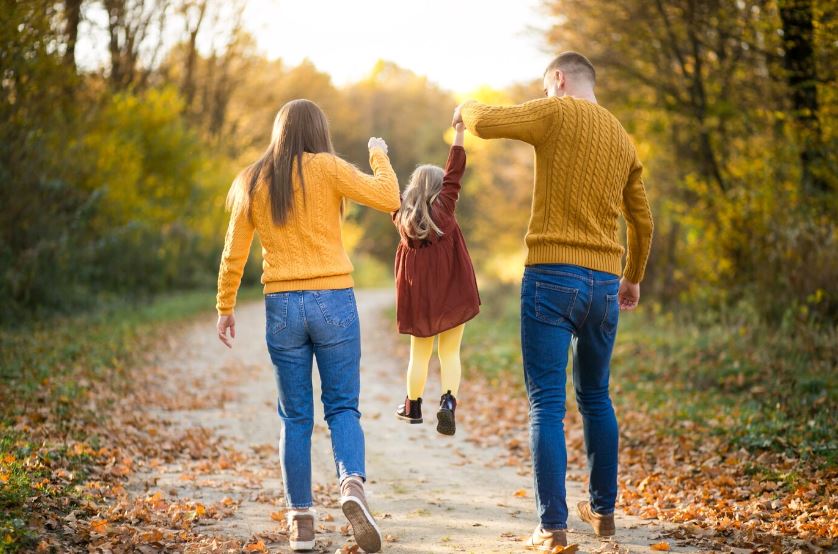 12 πράγματα που πρέπει να σταματήσετε να κάνετε στα παιδιά σας, σύμφωνα με τους ειδικούς