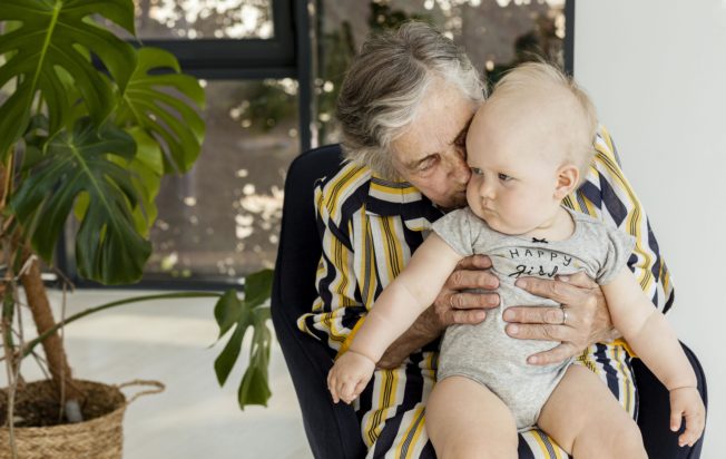 πεθερά μωρό εγγονός