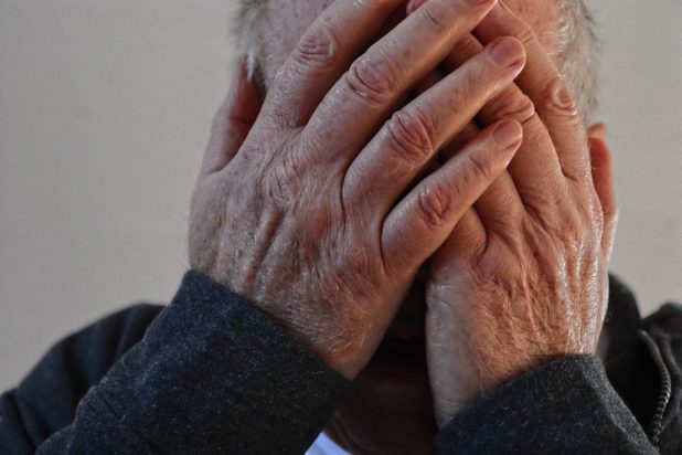 ηλικιωμένος θλίψη