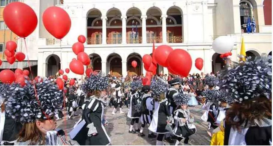 Πατρινό Καρναβάλι 2024: LIVE η μεγάλη παρέλαση