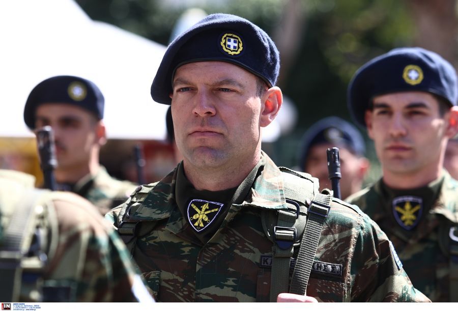 25η Μαρτίου: Παρέλασε στη Θήβα ο Στέφανος Κασσελάκης – ΦΩΤΟ