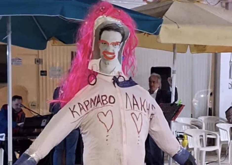 Σάλος με ομοφοβική «σάτιρα» στην Κέρκυρα: Έφτιαξαν καρνάβαλο «Κασσελάκη» με βαμμένα χείλη και γυναικεία εσώρουχα