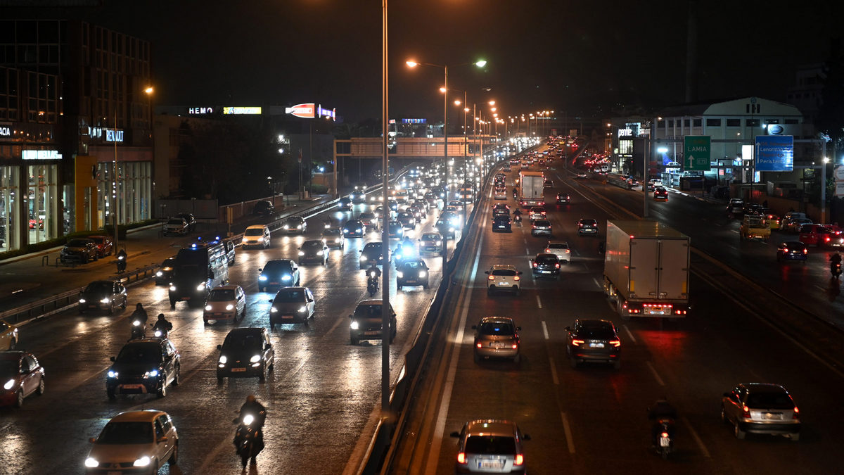 Επιστροφή μετ’ εμποδίων: Παραμένει αυξημένη η κίνηση στην Εθνική οδό Αθηνών-Κορίνθου και από Κλειδί έως Μάλγαρα