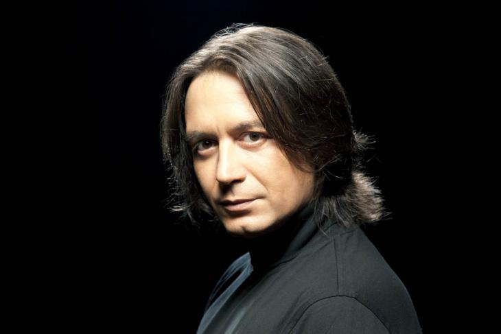 Ο Γιάννης Κότσιρας θα τραγουδήσει στο σκοτάδι για φιλανθρωπικό σκοπό