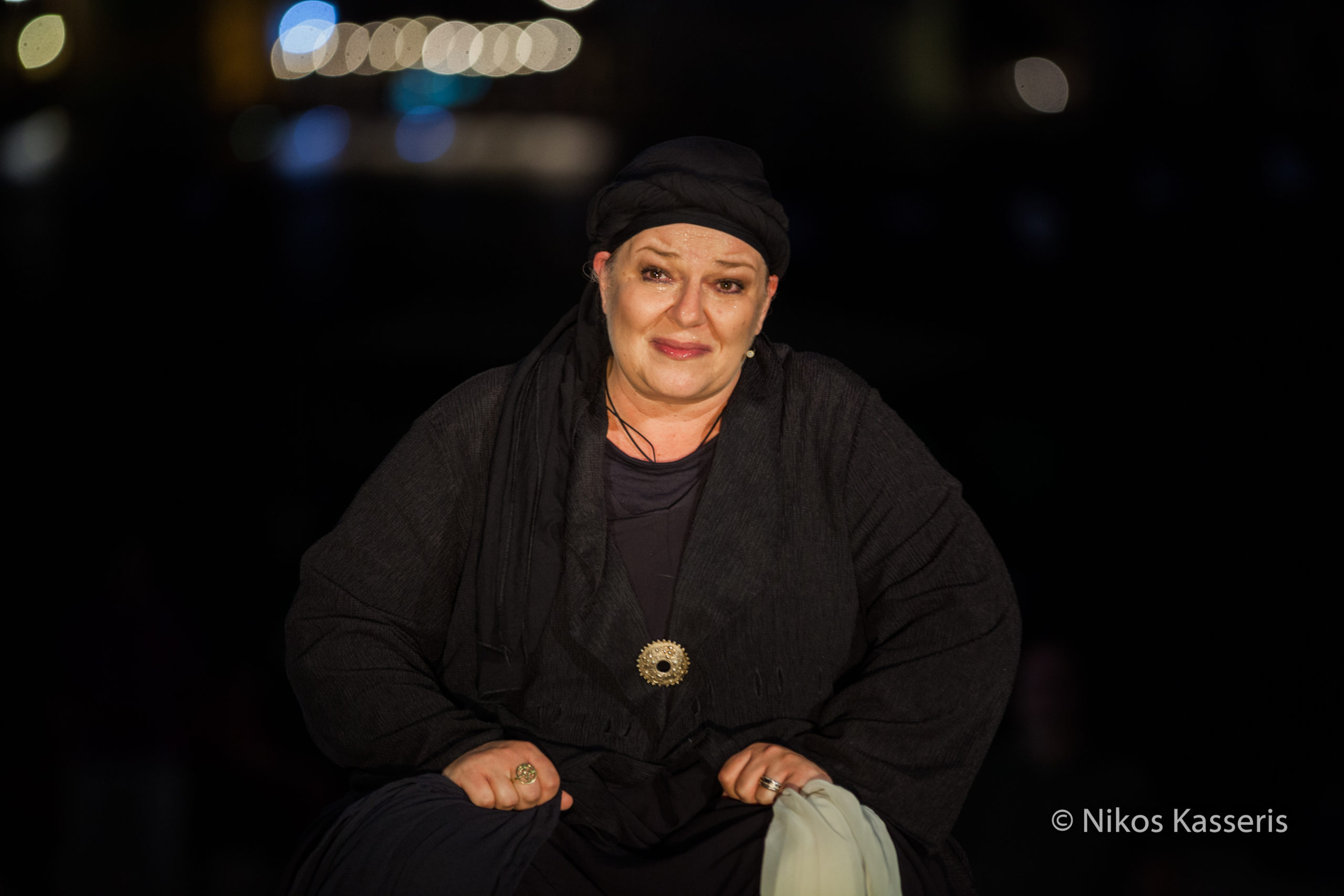 Φωτεινή Μπαξεβάνη: Ζωντανεύει την Κυρά της Ρω στη σκηνή του θεάτρου Γκλόρια