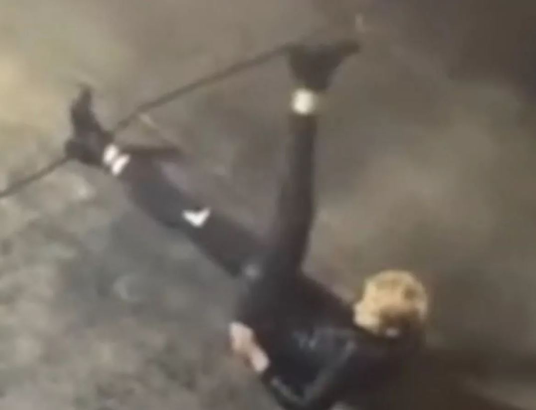 Βίντεο: Διάρρηξη μετά… γυμναστικής – Κάνει γιόγκα πριν κλέψει φούρνο