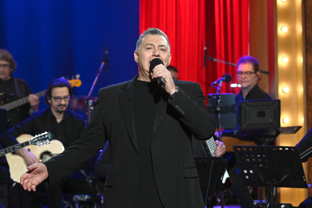 «Νύχτα στάσου»: Η Μελίνα Ασλανίδου και ο Χρήστος Νικολόπουλος υποδέχονται τον Νίκο Μακρόπουλο