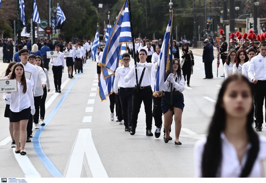 25η Μαρτίου: Φωτογραφίες από τη μαθητική παρέλαση στην Αθήνα – «Με τόλμη και σθένος μπορούμε να πετύχουμε θαύματα»