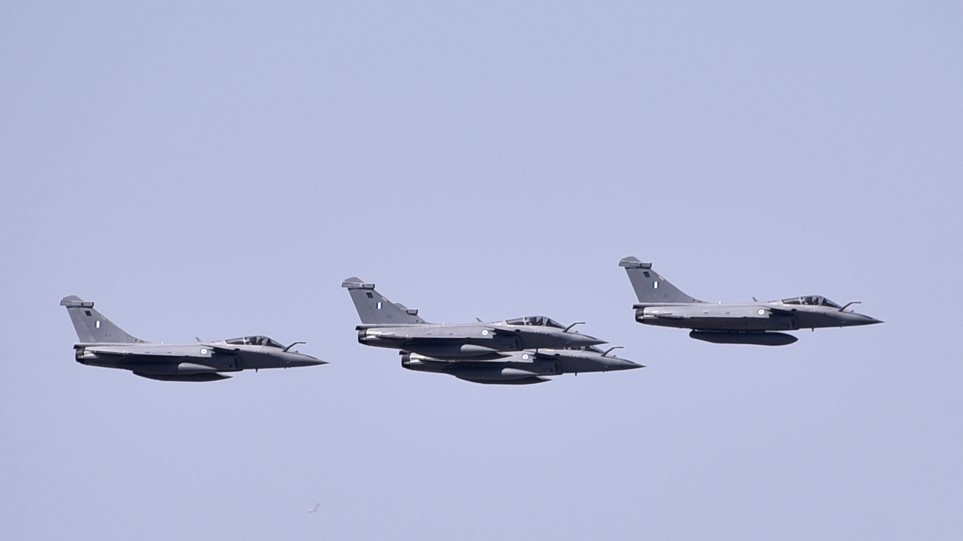 Πτήσεις μαχητικών αεροσκαφών