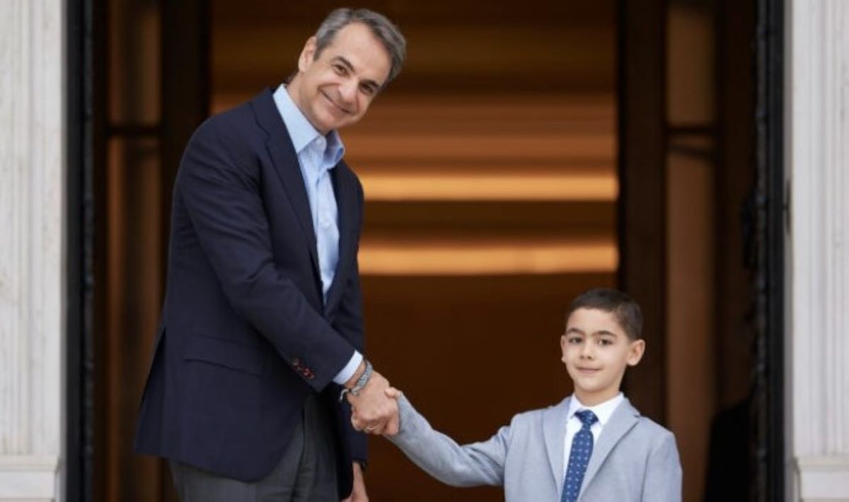 Όταν ο μικρός Μάξιμος συνάντησε τον Κυριάκο Μητσοτάκη στο Μαξίμου