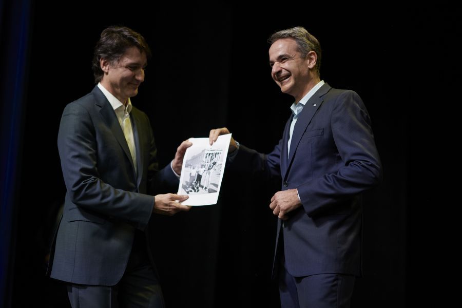 Κυριάκος Μητσοτάκης: «Ανακάλυψα κάτι ενδιαφέρον στο αρχείο μου…» – Ο έφηβος Τζάστιν Τριντό στην Ακρόπολη