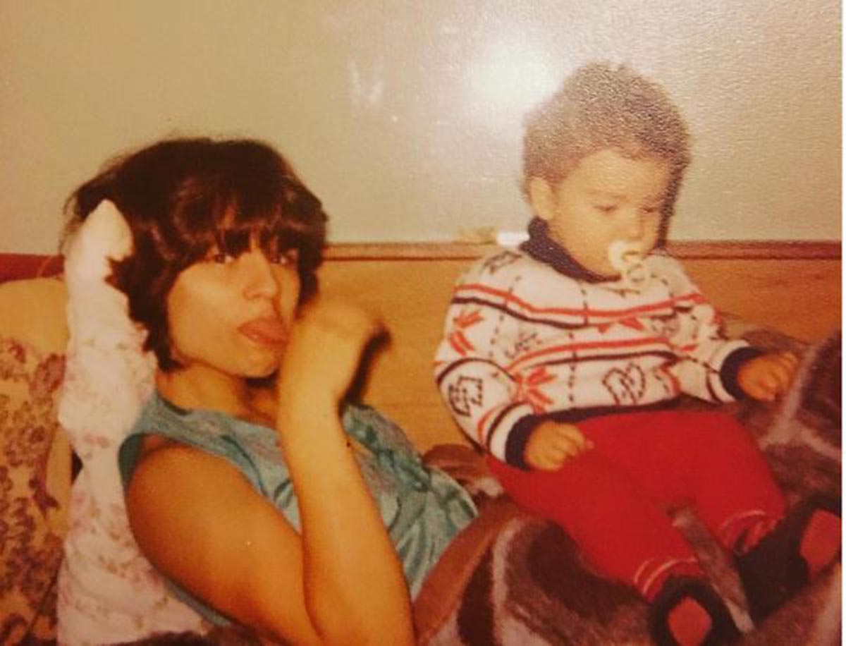 Αναγνωρίζετε το μωράκι της φωτογραφίας; – Είναι γνωστή ηθοποιός που πρόσφατα παρουσίασε και εκπομπή