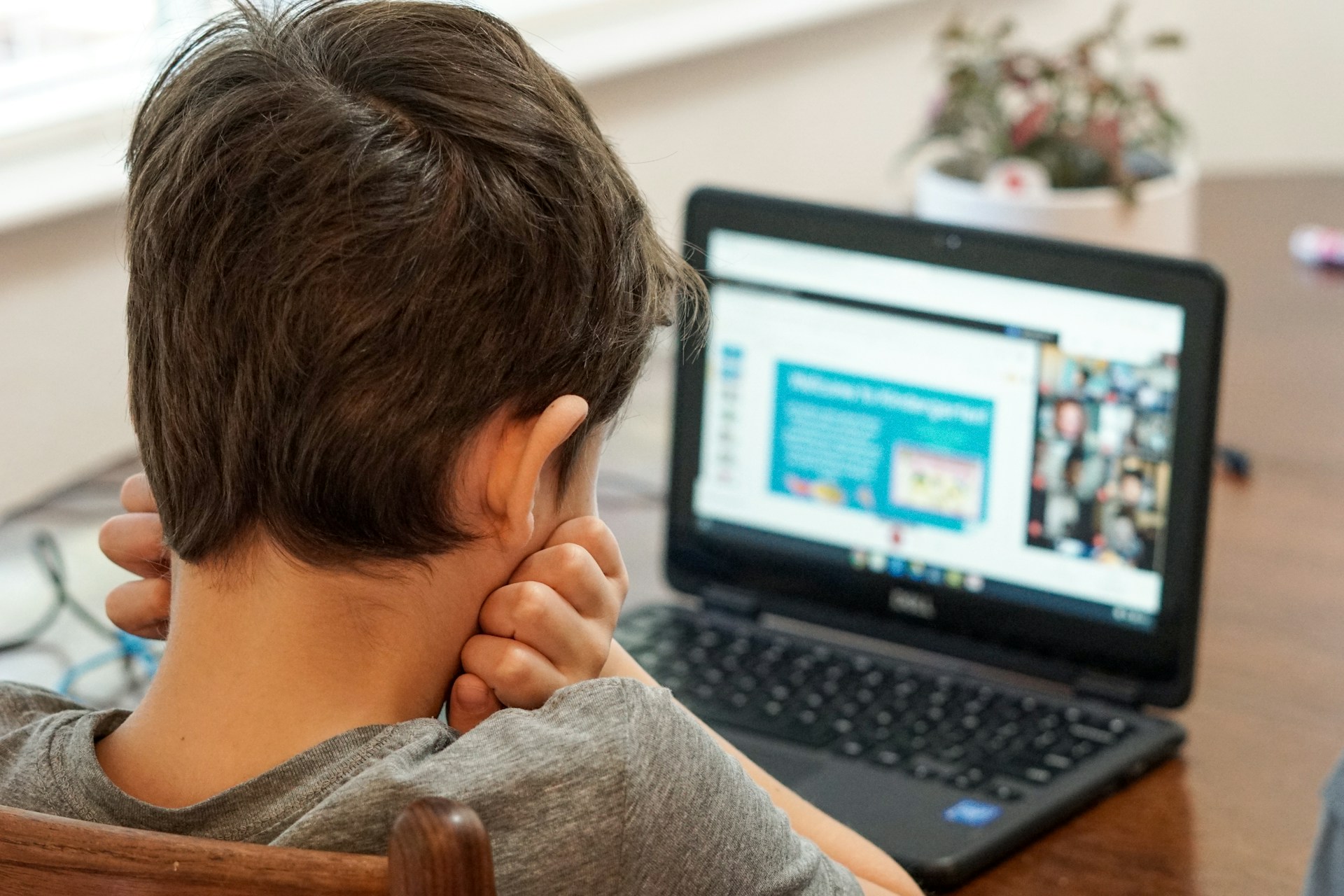 ΠΟΥ: Σχεδόν 1 στα 6 παιδιά έχουν πέσει θύματα παρενόχλησης μέσω διαδικτύου