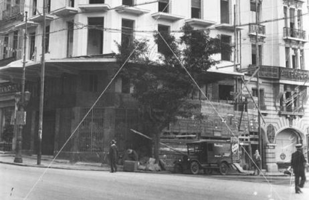 Κουίζ για την παλιά Αθήνα: Αναγνωρίζεις την οδό; Είναι από τις πιο γνωστές