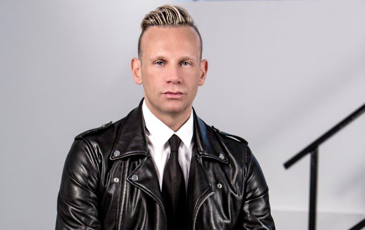 Θοδωρής Πανάς: Ο «number one» χορευτής μιλά στο enikos.gr για την Παπαρίζου, την Σάττι και τις αξέχαστες συνεργασίες του με Βοσκόπουλο, Βέγγο και Μαρινέλλα