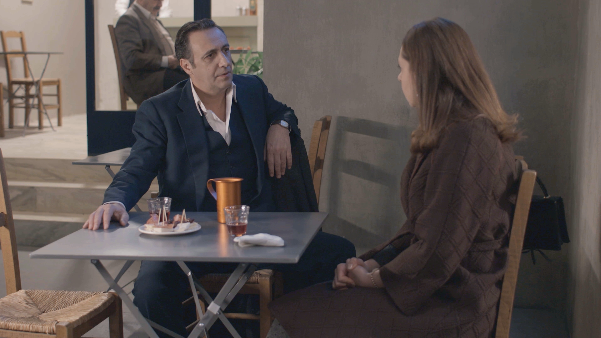 “Ο Παράδεισος των κυριών” – Ο Αποστόλης συναντά κρυφά την Ειρήνη