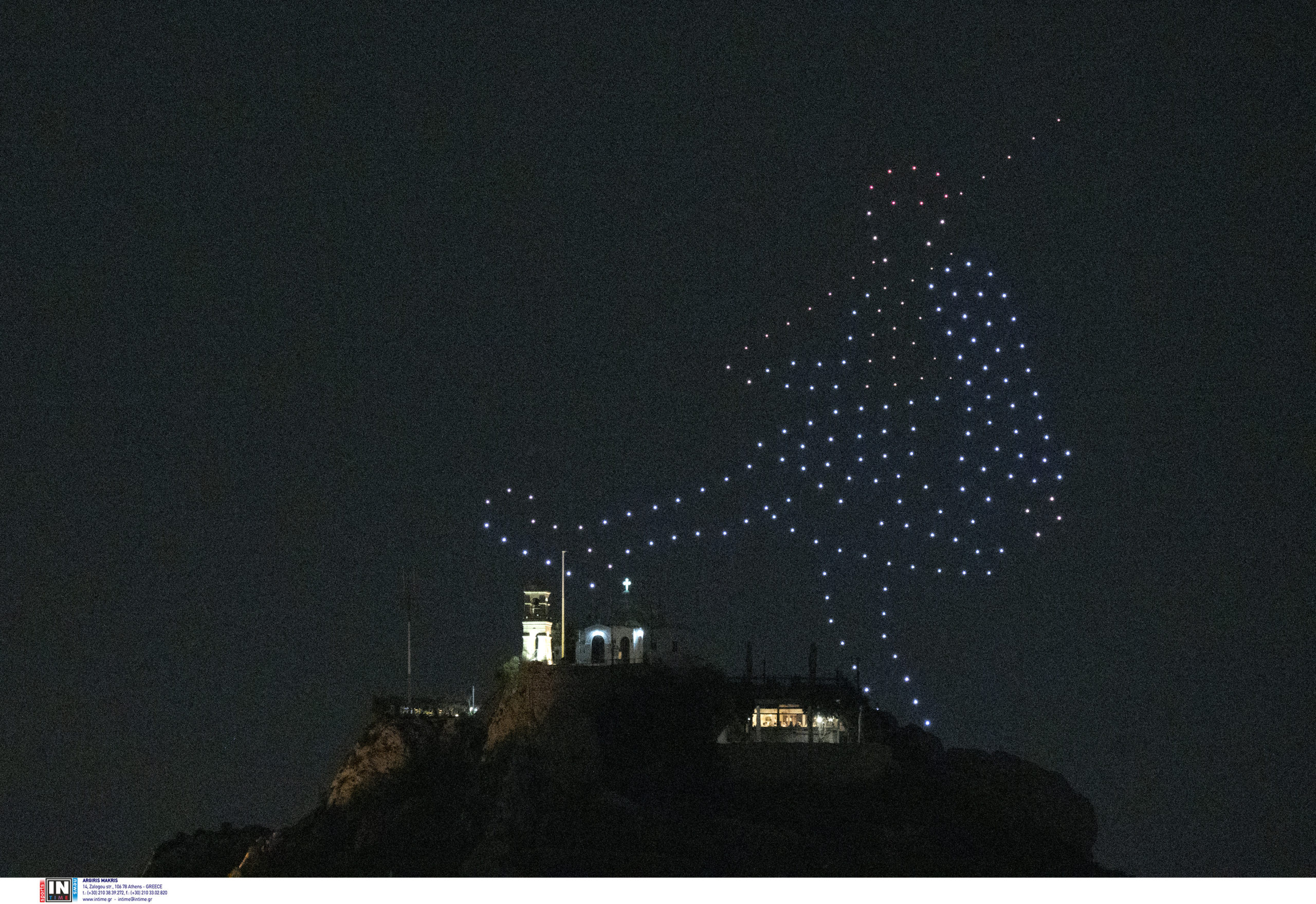 25η Μαρτίου: Μαγικό θέαμα στον ουρανό της Αττικής – Οι εντυπωσιακές εικόνες με σύμβολα της Επανάστασης