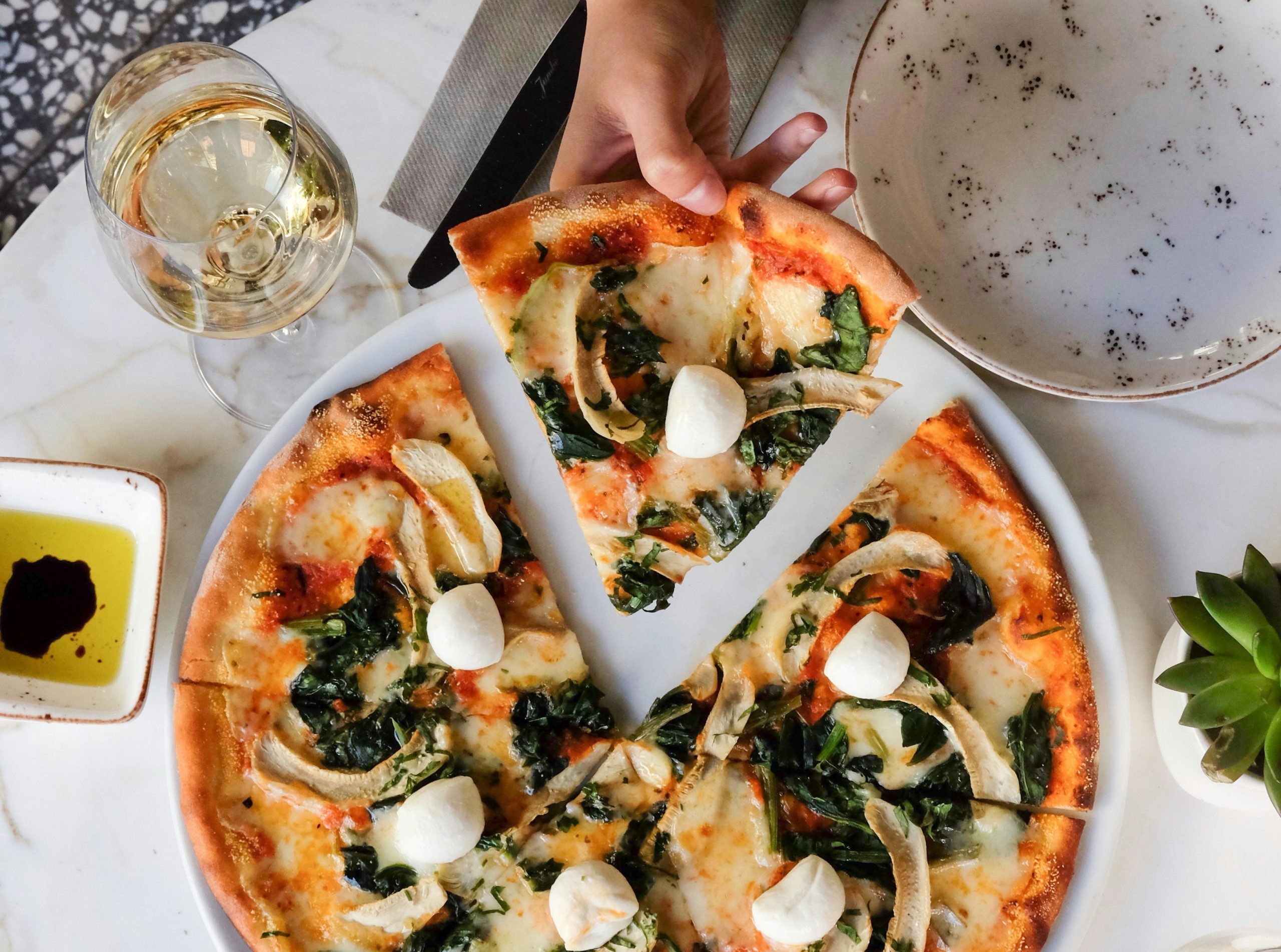 Συνταγή για νόστιμη πίτσα με μελιτζάνα και παρμεζάνα