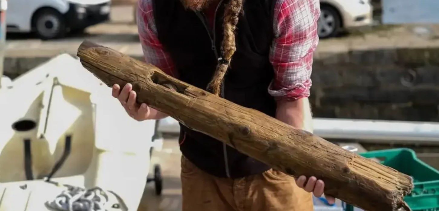 Ένα κομμάτι από τα κατάρτια που βρήκαν οι αρχαιολόγοι.